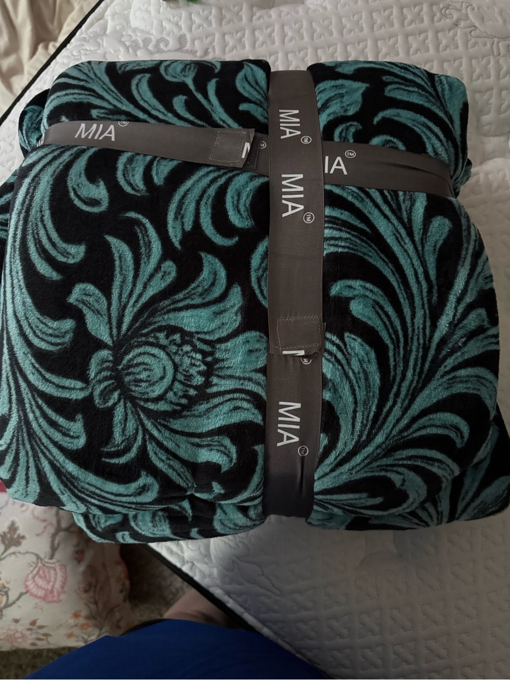 MIA King Size Teal & Black Plush Comforter - Swirl Pattern - Picture 2 of 2
